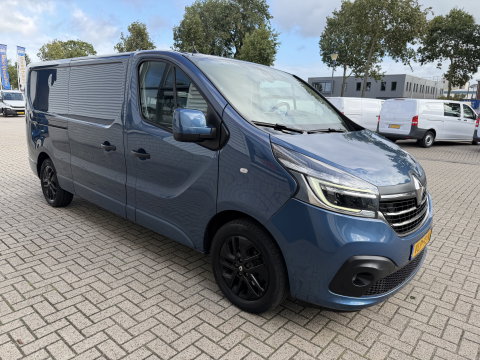 Renault Trafic 2.0 dCi automaat 145pk T29 L2H1 Luxe / vaste prijs rijklaar € 17.650 ex btw / euro 6 / bpm vrij / blauw metallic / comfort stoelen / trekhaak / airco / cruise / navigatie