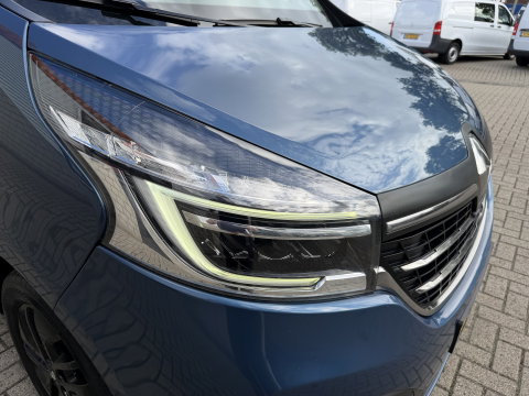 Renault Trafic 2.0 dCi automaat 145pk T29 L2H1 Luxe / vaste prijs rijklaar € 17.650 ex btw / euro 6 / bpm vrij / blauw metallic / comfort stoelen / trekhaak / airco / cruise / navigatie