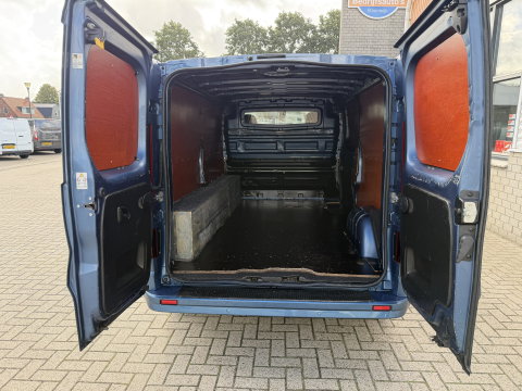 Renault Trafic 2.0 dCi automaat 145pk T29 L2H1 Luxe / vaste prijs rijklaar € 17.650 ex btw / euro 6 / bpm vrij / blauw metallic / comfort stoelen / trekhaak / airco / cruise / navigatie