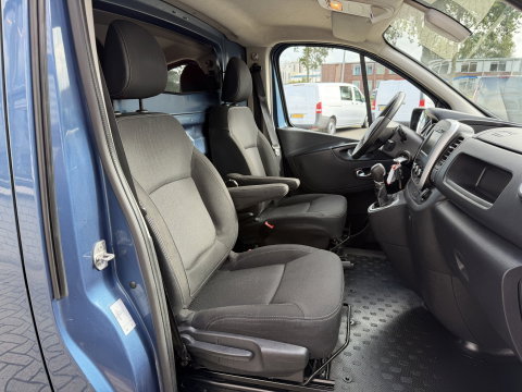 Renault Trafic 2.0 dCi automaat 145pk T29 L2H1 Luxe / vaste prijs rijklaar € 17.650 ex btw / euro 6 / bpm vrij / blauw metallic / comfort stoelen / trekhaak / airco / cruise / navigatie