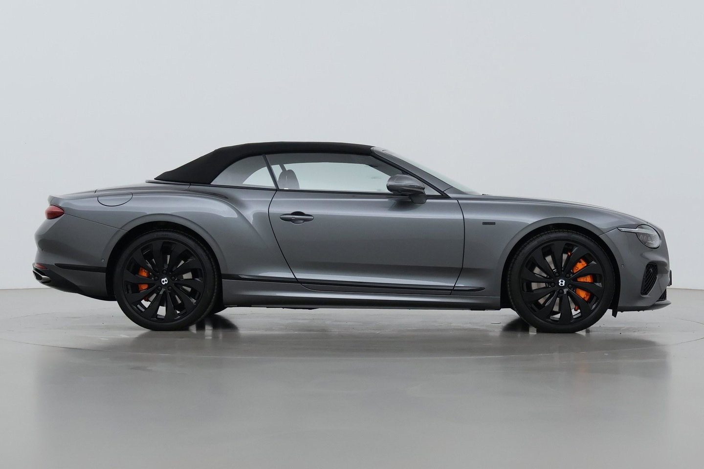 Bentley Continental GT GTC 4.0 V8 Hybrid Black Edition | Touring Specification | Rotating Display | Luchtvering | Massage+Ventilatie | Bang&Olufsen | 22 Inch