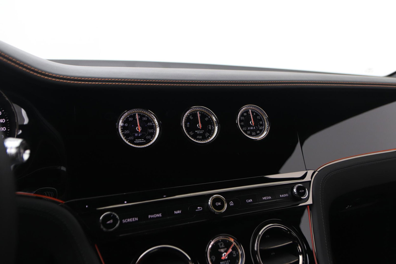 Bentley Continental GT GTC 4.0 V8 Hybrid Black Edition | Touring Specification | Rotating Display | Luchtvering | Massage+Ventilatie | Bang&Olufsen | 22 Inch