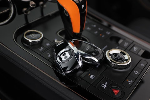 Bentley Continental GT GTC 4.0 V8 Hybrid Black Edition | Touring Specification | Rotating Display | Luchtvering | Massage+Ventilatie | Bang&Olufsen | 22 Inch