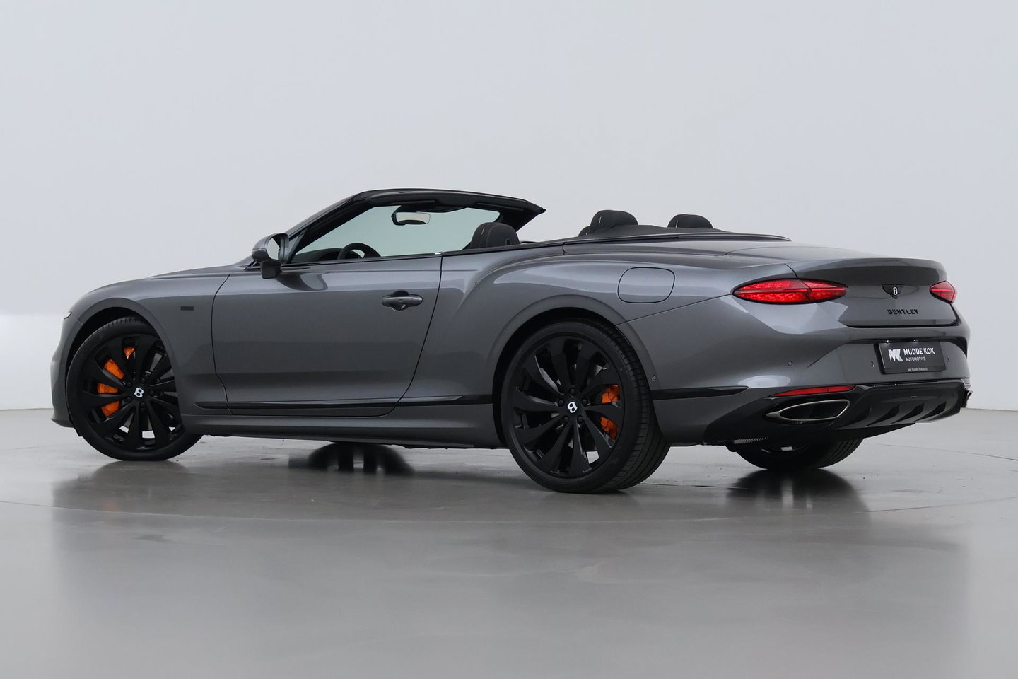 Bentley Continental GT GTC 4.0 V8 Hybrid Black Edition | Touring Specification | Rotating Display | Luchtvering | Massage+Ventilatie | Bang&Olufsen | 22 Inch