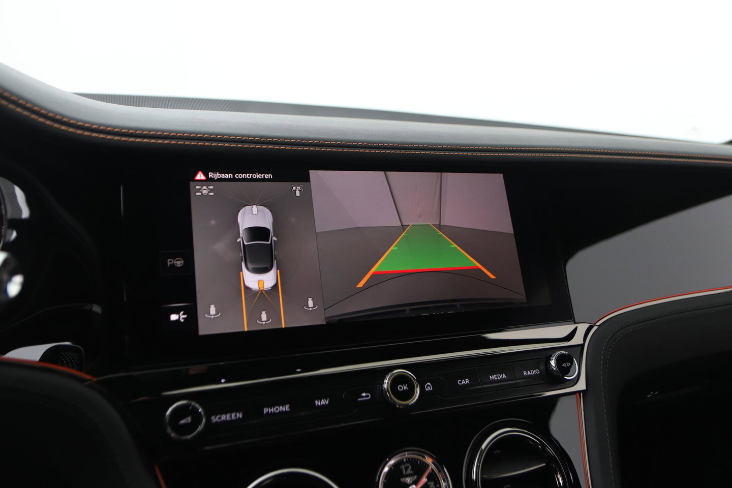 Bentley Continental GT GTC 4.0 V8 Hybrid Black Edition | Touring Specification | Rotating Display | Luchtvering | Massage+Ventilatie | Bang&Olufsen | 22 Inch