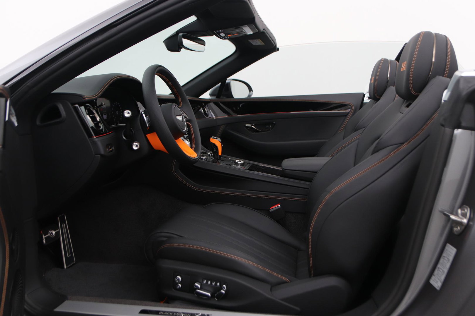 Bentley Continental GT GTC 4.0 V8 Hybrid Black Edition | Touring Specification | Rotating Display | Luchtvering | Massage+Ventilatie | Bang&Olufsen | 22 Inch
