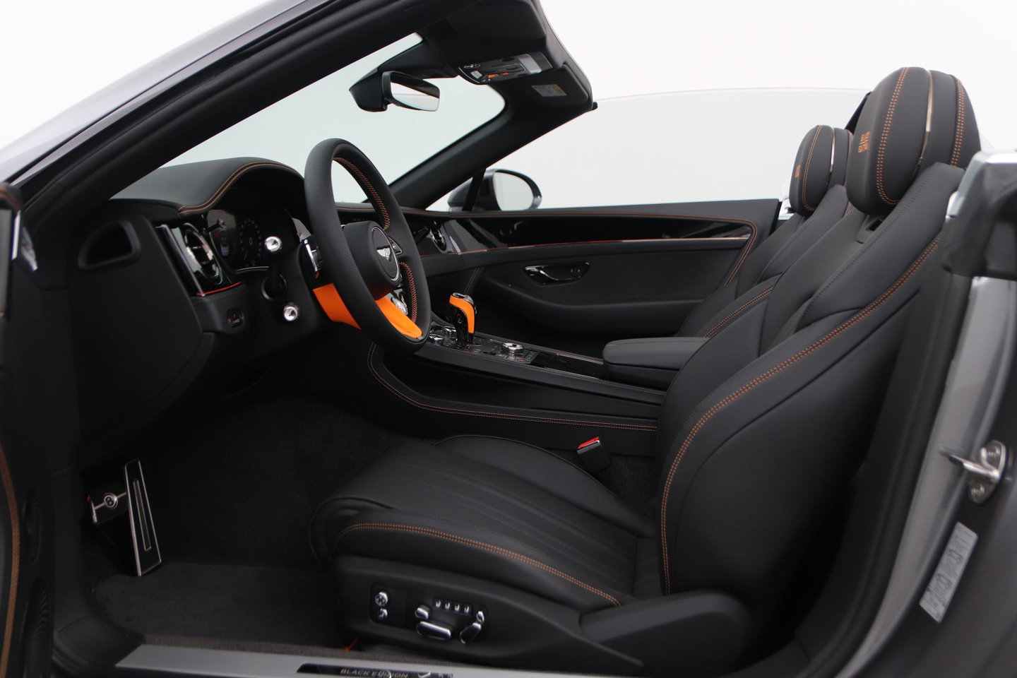Bentley Continental GT GTC 4.0 V8 Hybrid Black Edition | Touring Specification | Rotating Display | Luchtvering | Massage+Ventilatie | Bang&Olufsen | 22 Inch