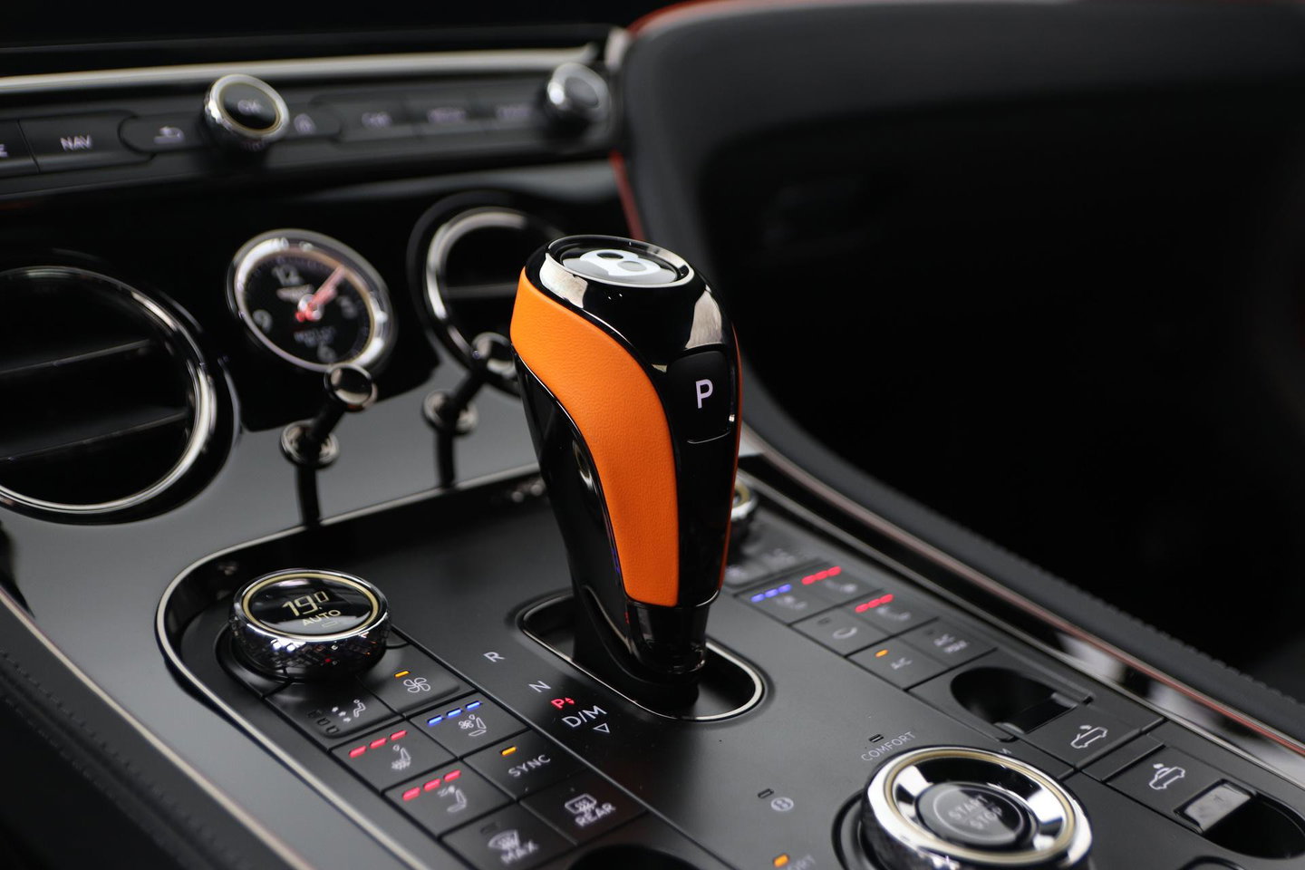 Bentley Continental GT GTC 4.0 V8 Hybrid Black Edition | Touring Specification | Rotating Display | Luchtvering | Massage+Ventilatie | Bang&Olufsen | 22 Inch
