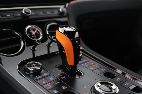 Bentley Continental GT GTC 4.0 V8 Hybrid Black Edition | Touring Specification | Rotating Display | Luchtvering | Massage+Ventilatie | Bang&Olufsen | 22 Inch