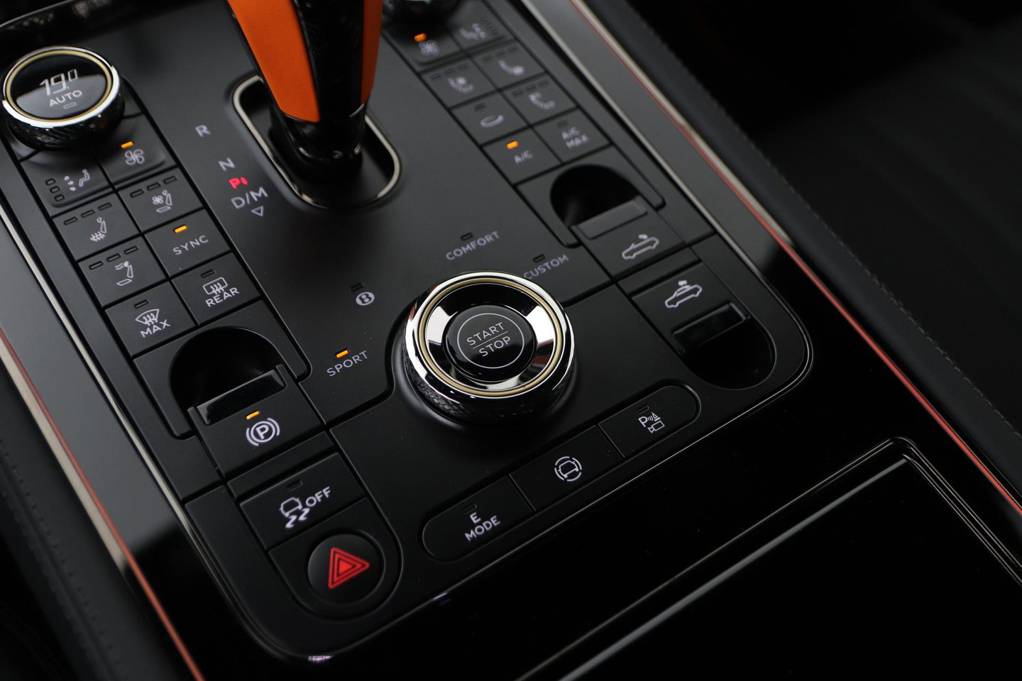 Bentley Continental GT GTC 4.0 V8 Hybrid Black Edition | Touring Specification | Rotating Display | Luchtvering | Massage+Ventilatie | Bang&Olufsen | 22 Inch
