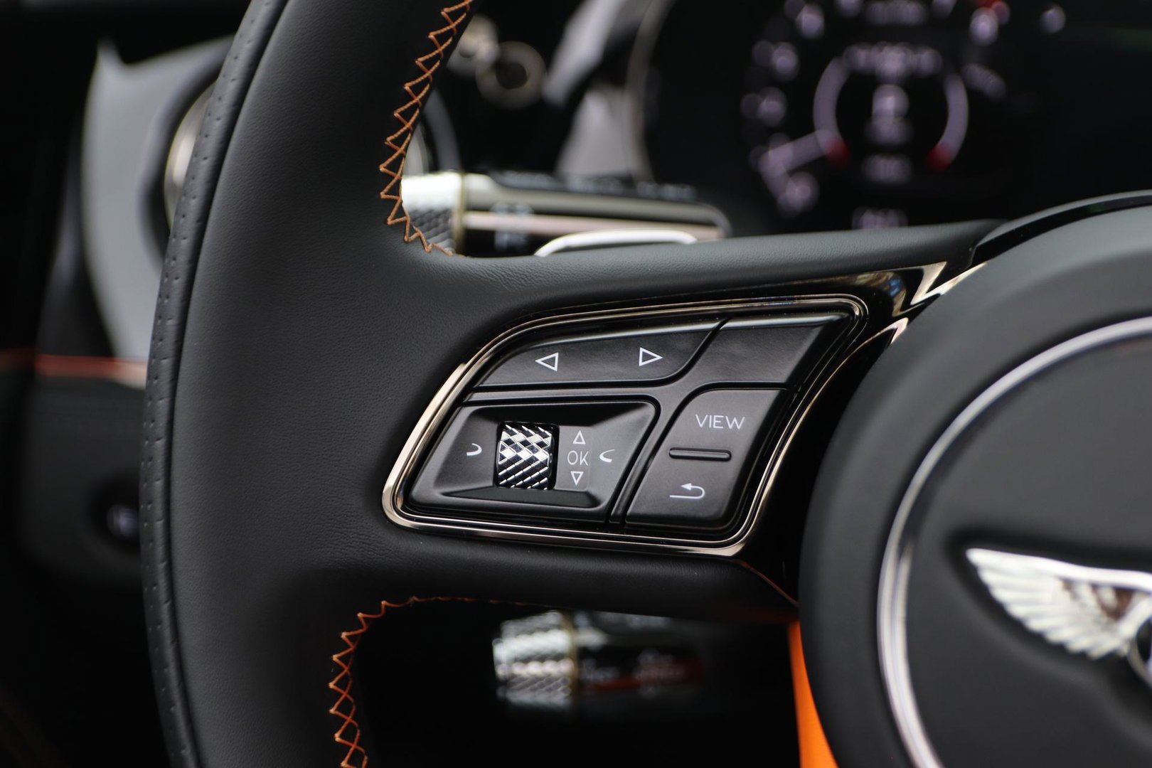 Bentley Continental GT GTC 4.0 V8 Hybrid Black Edition | Touring Specification | Rotating Display | Luchtvering | Massage+Ventilatie | Bang&Olufsen | 22 Inch