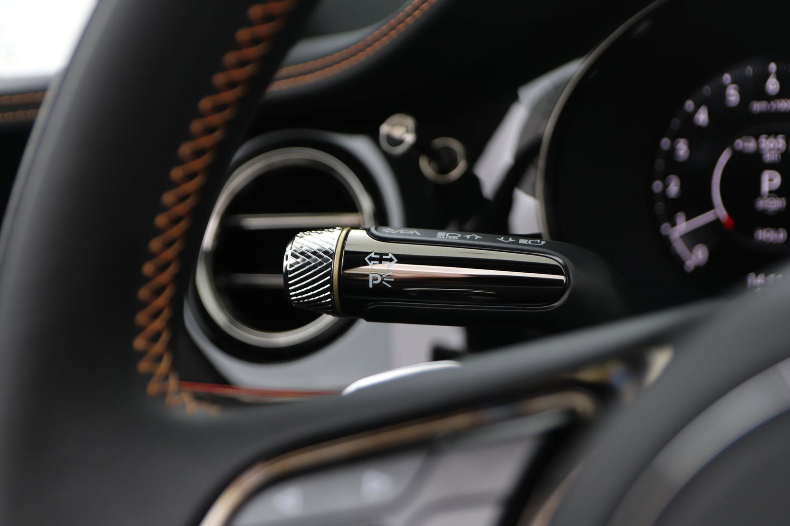 Bentley Continental GT GTC 4.0 V8 Hybrid Black Edition | Touring Specification | Rotating Display | Luchtvering | Massage+Ventilatie | Bang&Olufsen | 22 Inch