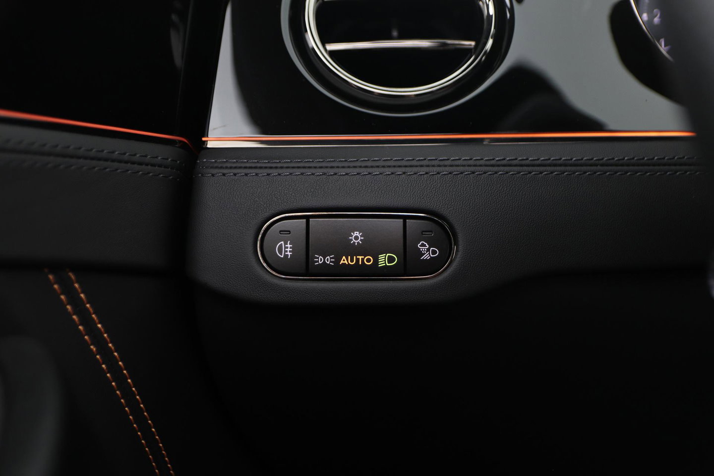 Bentley Continental GT GTC 4.0 V8 Hybrid Black Edition | Touring Specification | Rotating Display | Luchtvering | Massage+Ventilatie | Bang&Olufsen | 22 Inch
