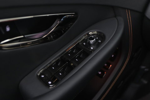Bentley Continental GT GTC 4.0 V8 Hybrid Black Edition | Touring Specification | Rotating Display | Luchtvering | Massage+Ventilatie | Bang&Olufsen | 22 Inch