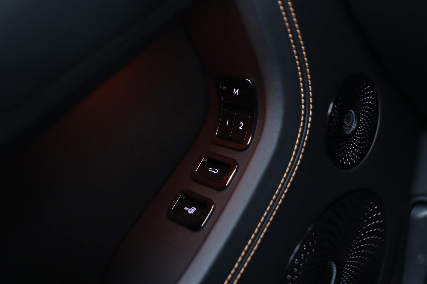 Bentley Continental GT GTC 4.0 V8 Hybrid Black Edition | Touring Specification | Rotating Display | Luchtvering | Massage+Ventilatie | Bang&Olufsen | 22 Inch