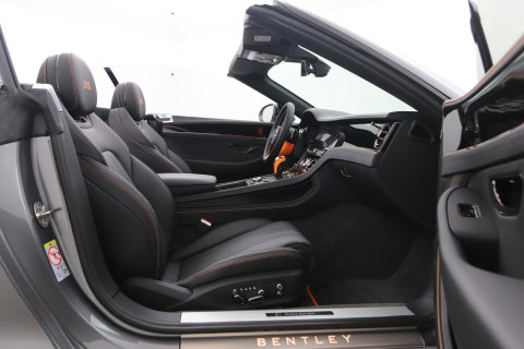 Bentley Continental GT GTC 4.0 V8 Hybrid Black Edition | Touring Specification | Rotating Display | Luchtvering | Massage+Ventilatie | Bang&Olufsen | 22 Inch