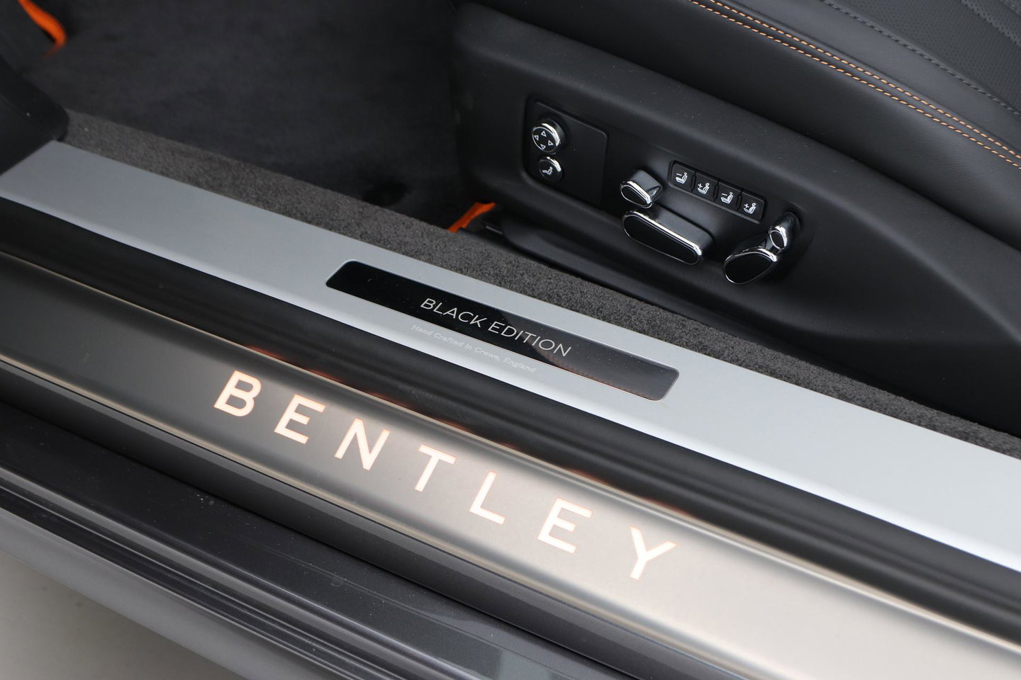 Bentley Continental GT GTC 4.0 V8 Hybrid Black Edition | Touring Specification | Rotating Display | Luchtvering | Massage+Ventilatie | Bang&Olufsen | 22 Inch