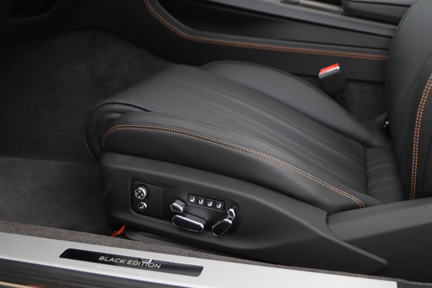 Bentley Continental GT GTC 4.0 V8 Hybrid Black Edition | Touring Specification | Rotating Display | Luchtvering | Massage+Ventilatie | Bang&Olufsen | 22 Inch