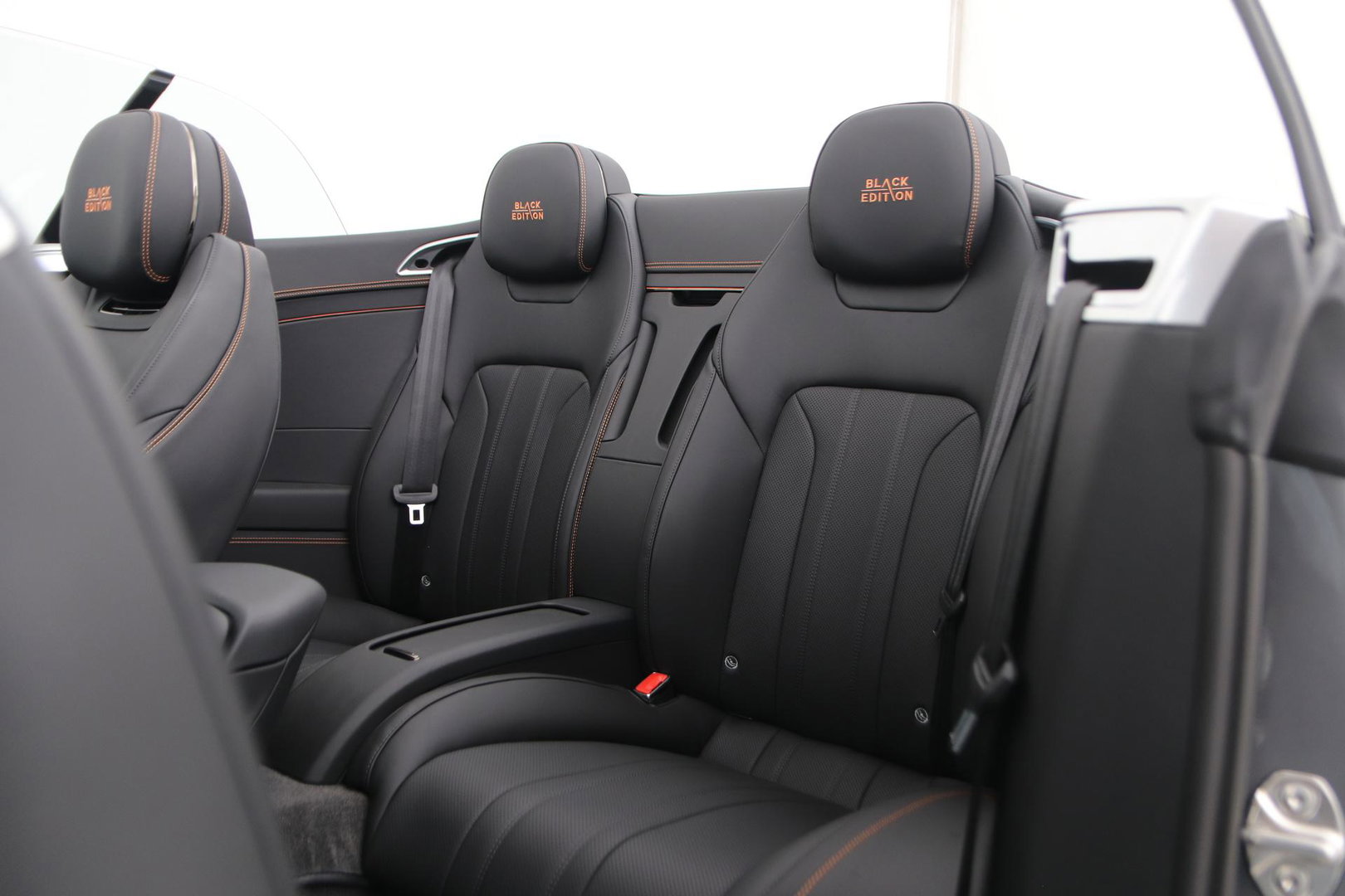 Bentley Continental GT GTC 4.0 V8 Hybrid Black Edition | Touring Specification | Rotating Display | Luchtvering | Massage+Ventilatie | Bang&Olufsen | 22 Inch