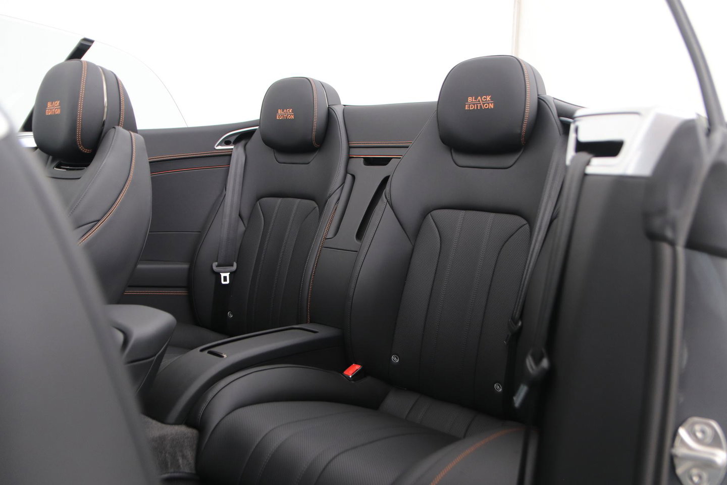 Bentley Continental GT GTC 4.0 V8 Hybrid Black Edition | Touring Specification | Rotating Display | Luchtvering | Massage+Ventilatie | Bang&Olufsen | 22 Inch