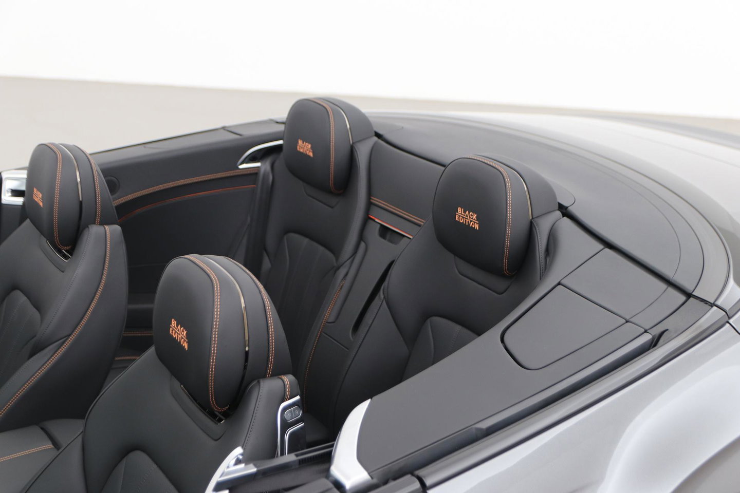 Bentley Continental GT GTC 4.0 V8 Hybrid Black Edition | Touring Specification | Rotating Display | Luchtvering | Massage+Ventilatie | Bang&Olufsen | 22 Inch