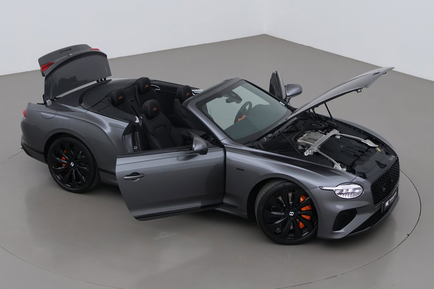 Bentley Continental GT GTC 4.0 V8 Hybrid Black Edition | Touring Specification | Rotating Display | Luchtvering | Massage+Ventilatie | Bang&Olufsen | 22 Inch