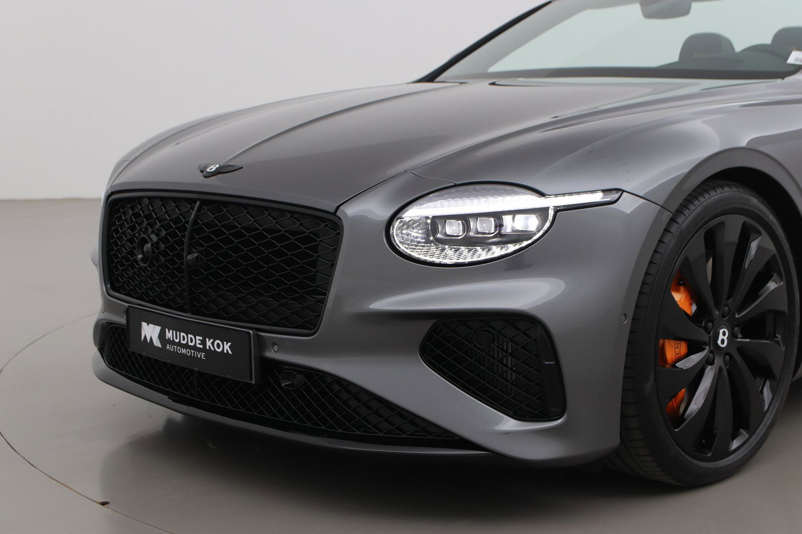 Bentley Continental GT GTC 4.0 V8 Hybrid Black Edition | Touring Specification | Rotating Display | Luchtvering | Massage+Ventilatie | Bang&Olufsen | 22 Inch