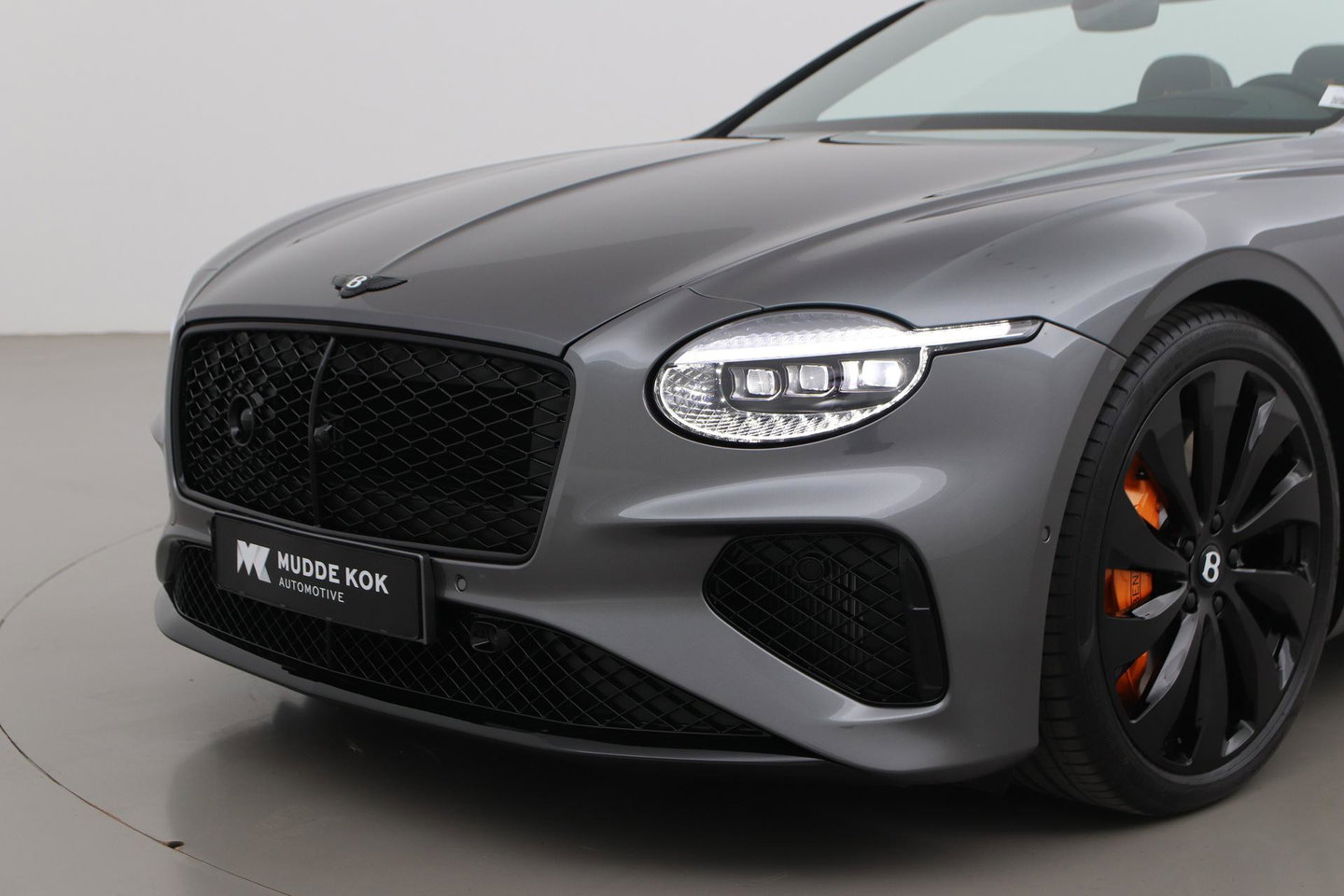 Bentley Continental GT GTC 4.0 V8 Hybrid Black Edition | Touring Specification | Rotating Display | Luchtvering | Massage+Ventilatie | Bang&Olufsen | 22 Inch