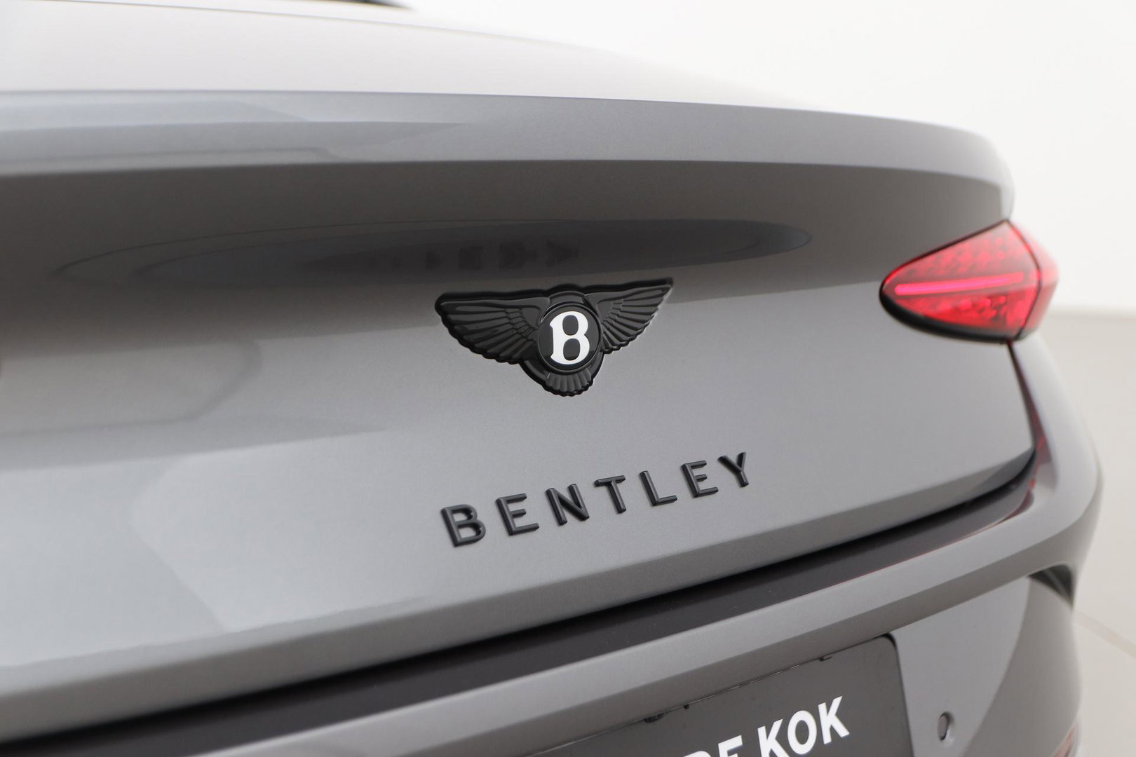 Bentley Continental GT GTC 4.0 V8 Hybrid Black Edition | Touring Specification | Rotating Display | Luchtvering | Massage+Ventilatie | Bang&Olufsen | 22 Inch