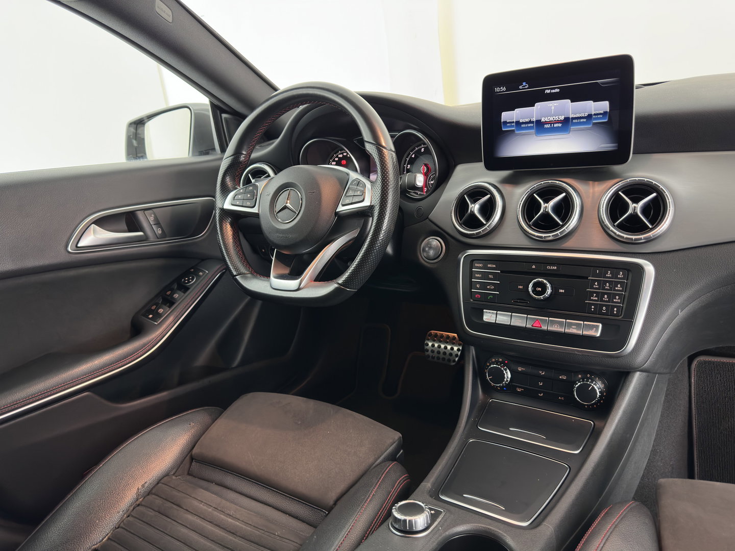 Mercedes-Benz CLA-Klasse Shooting Brake 180 AMG-Styling Business Solution Aut. *LEATHER-MICROFIBRE | FULL-LED | HEATED-SPORTSEATS | AMBIENTLIGHT | NAVI-FULLMAP | CAMERA | PRIVACY-GLASS | DYNAMIC-SELECT | SHIFTPADDLES | 18''ALU*