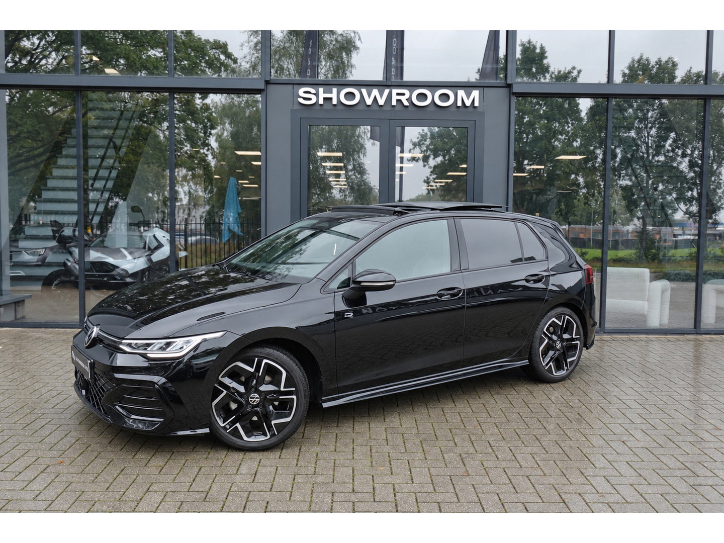 Volkswagen Golf 1.5 eTSI R-Line Edition PANO KEYLESS HUD