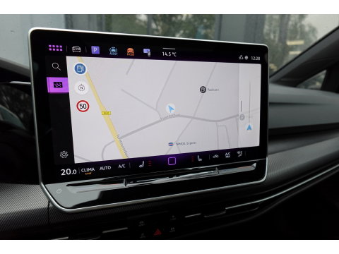 Volkswagen Golf 1.5 eTSI R-Line Edition PANO KEYLESS HUD