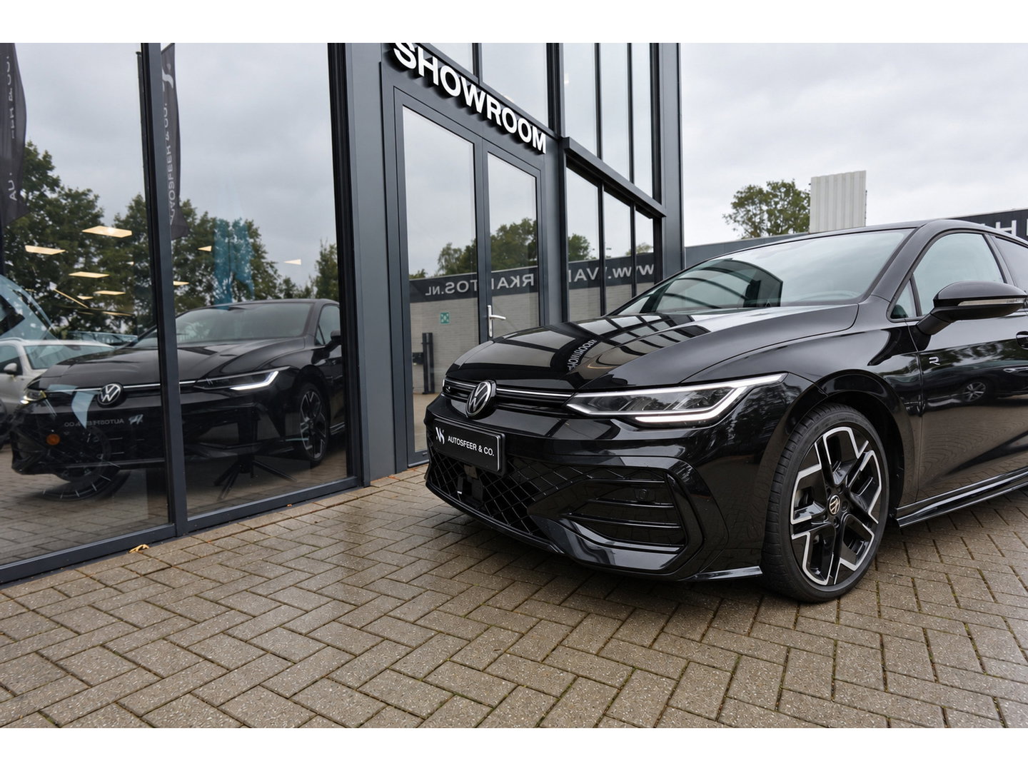 Volkswagen Golf 1.5 eTSI R-Line Edition PANO KEYLESS HUD