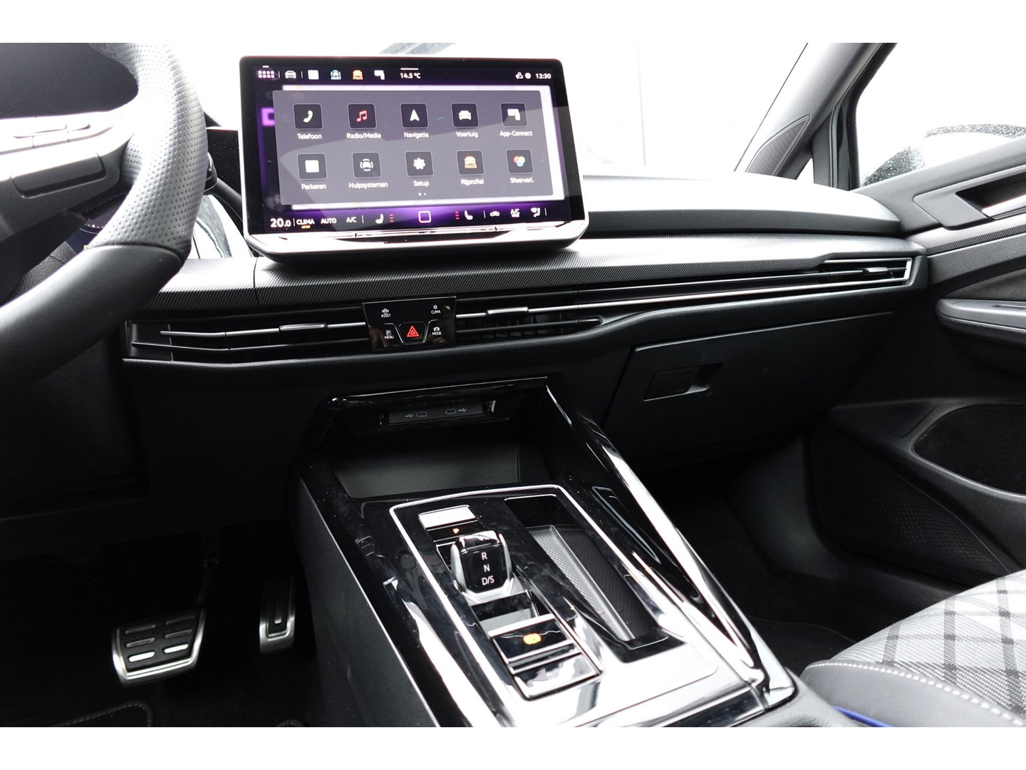 Volkswagen Golf 1.5 eTSI R-Line Edition PANO KEYLESS HUD