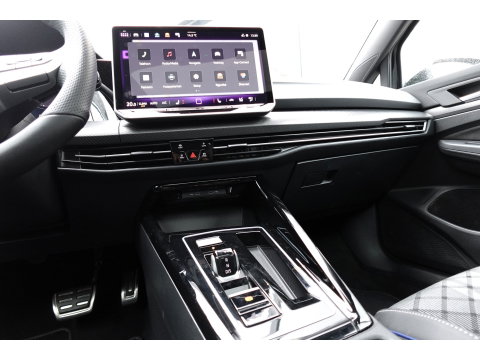 Volkswagen Golf 1.5 eTSI R-Line Edition PANO KEYLESS HUD