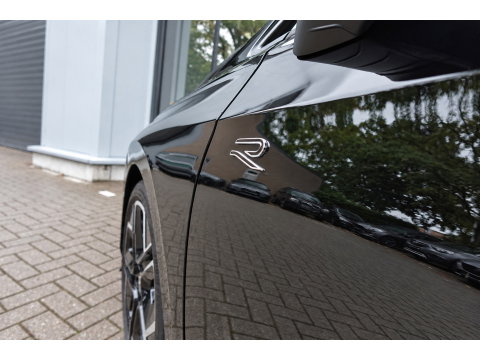 Volkswagen Golf 1.5 eTSI R-Line Edition PANO KEYLESS HUD