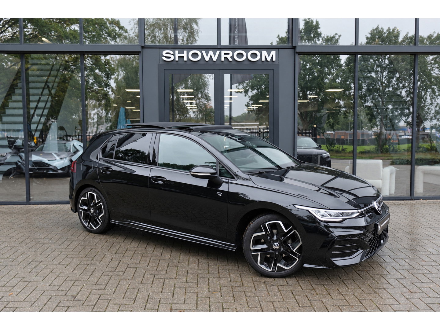 Volkswagen Golf 1.5 eTSI R-Line Edition PANO KEYLESS HUD