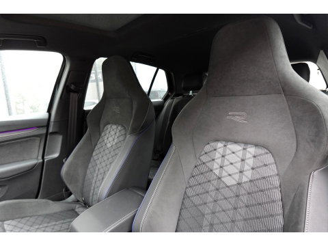 Volkswagen Golf 1.5 eTSI R-Line Edition PANO KEYLESS HUD