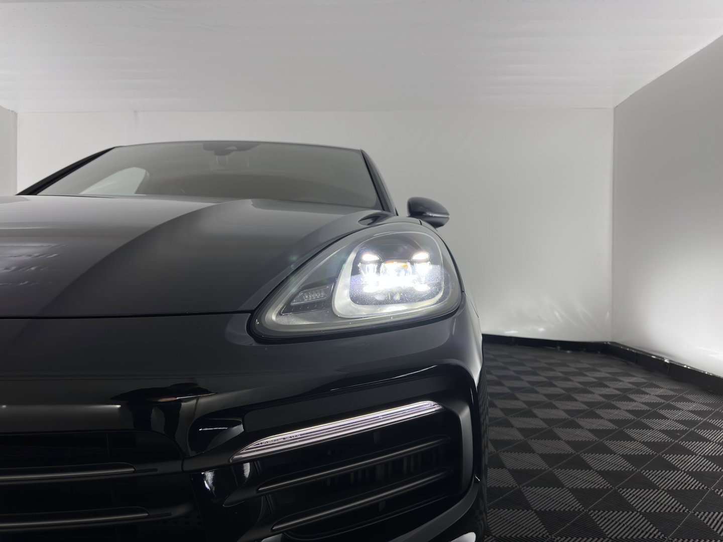 Porsche Cayenne Coupé 3.0 E-Hybrid Platinum Edition *AUT | PANO | LEATHER | FULL-LED | MEMORY-PACK |  TOPVIEW | SPORTSEATS | DAB | NAVI-FULLAMP | PRIVACY-GLASS | SHIFTPADDLES | TOWBAR | 22''ich*