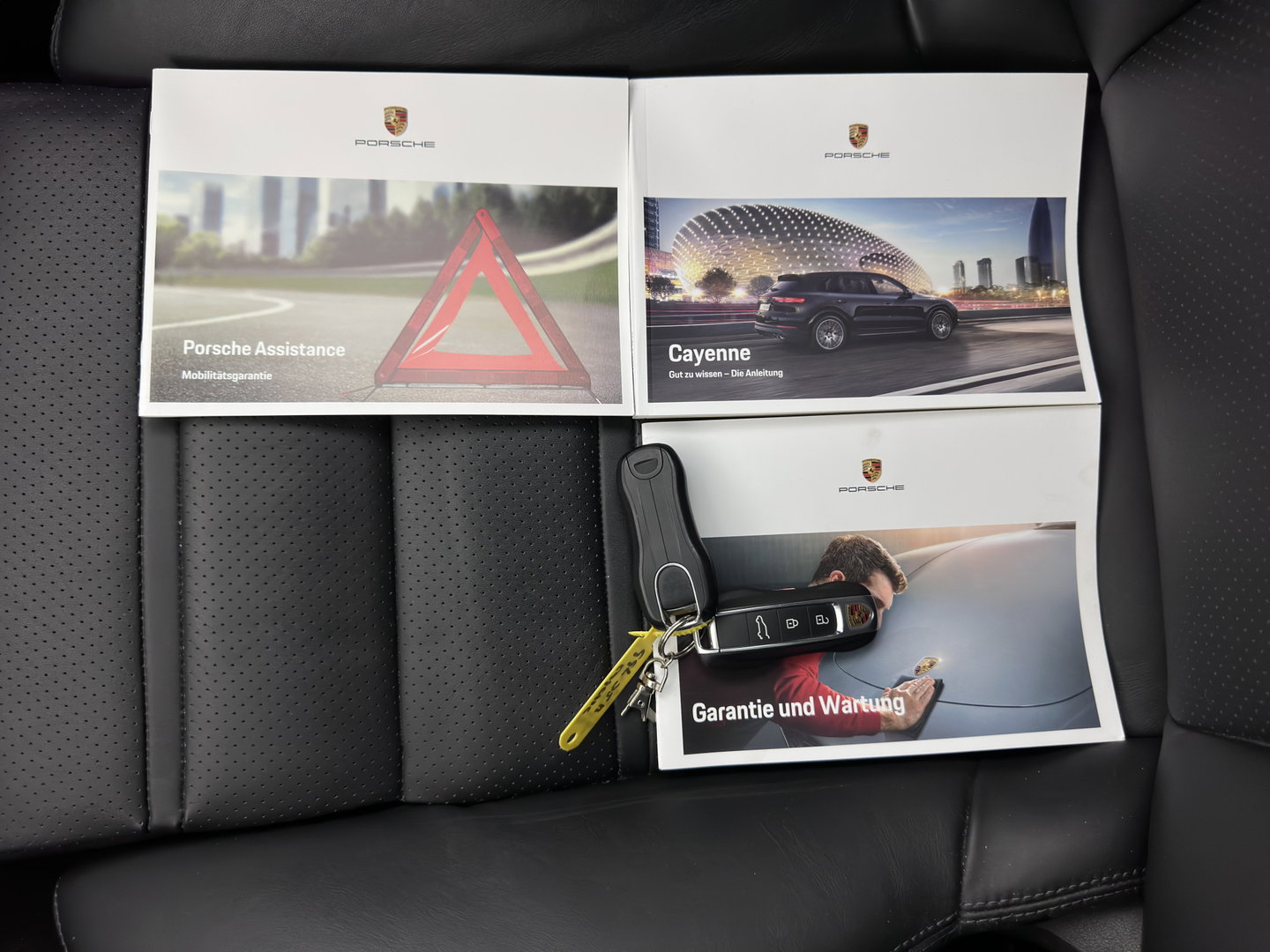 Porsche Cayenne Coupé 3.0 E-Hybrid Platinum Edition *AUT | PANO | LEATHER | FULL-LED | MEMORY-PACK |  TOPVIEW | SPORTSEATS | DAB | NAVI-FULLAMP | PRIVACY-GLASS | SHIFTPADDLES | TOWBAR | 22''ich*