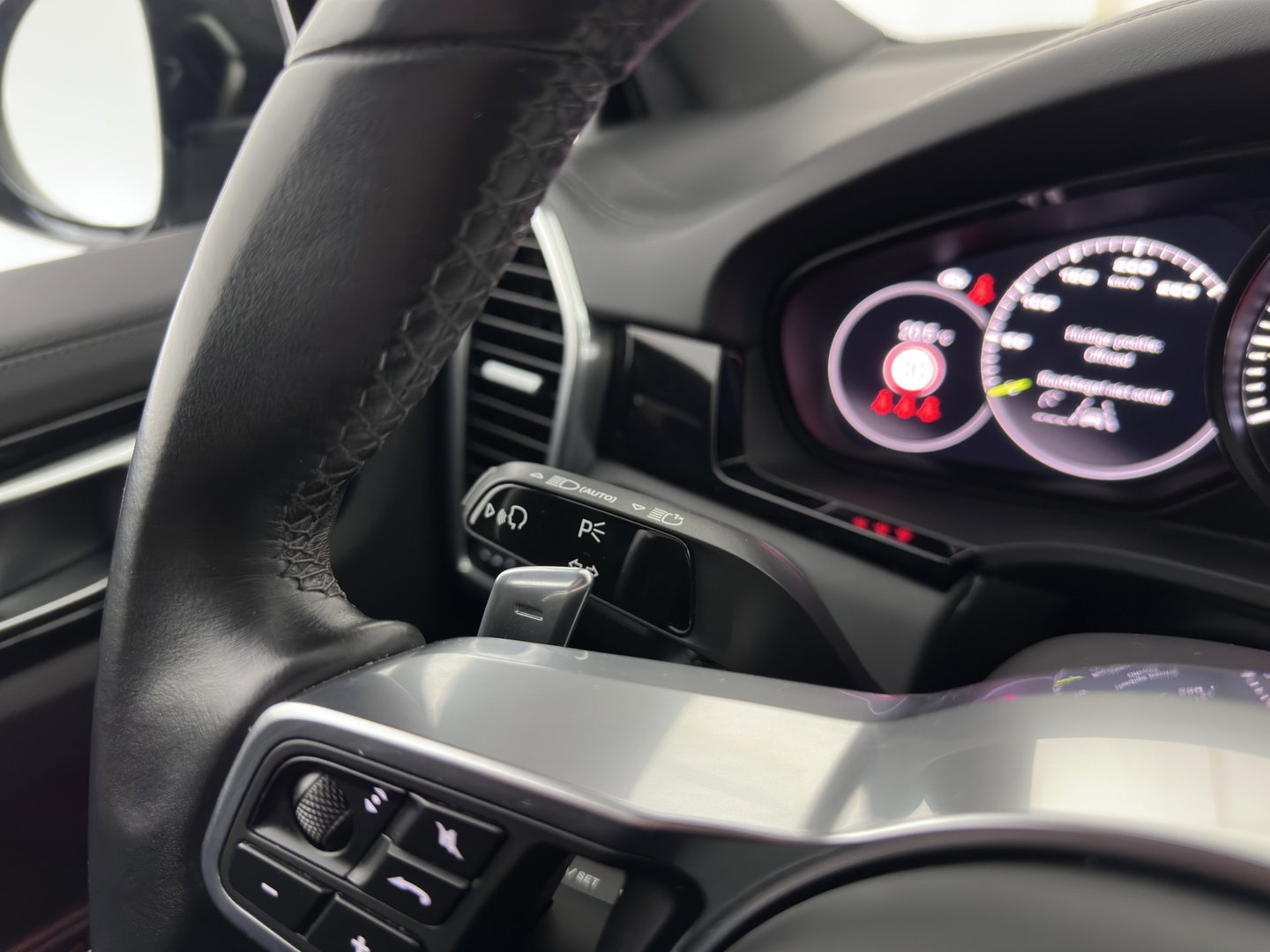 Porsche Cayenne Coupé 3.0 E-Hybrid Platinum Edition *AUT | PANO | LEATHER | FULL-LED | MEMORY-PACK |  TOPVIEW | SPORTSEATS | DAB | NAVI-FULLAMP | PRIVACY-GLASS | SHIFTPADDLES | TOWBAR | 22''ich*