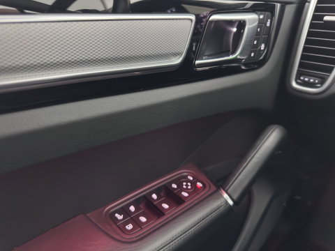 Porsche Cayenne Coupé 3.0 E-Hybrid Platinum Edition *AUT | PANO | LEATHER | FULL-LED | MEMORY-PACK |  TOPVIEW | SPORTSEATS | DAB | NAVI-FULLAMP | PRIVACY-GLASS | SHIFTPADDLES | TOWBAR | 22''ich*