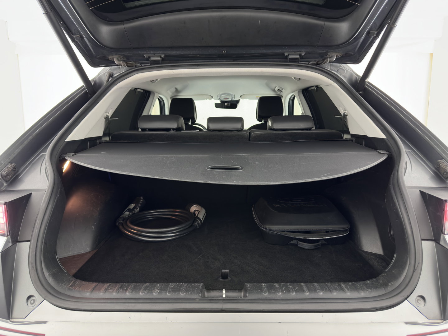 Hyundai IONIQ 5 Lounge 77.4 kWh (INCL-BTW) *AUT | HEATPUMP | LEATHER | BOSE-SOUND | FULL-LED | ADAPTIVE-CRUISE | BLINDSPOT | DIGI-COCKPIT | AMBIENTLIGHT | DAB | SHIFTPADDLES | HEAD-UP | NAVI-FULLMAP | KEYLESS | 20 INCH*