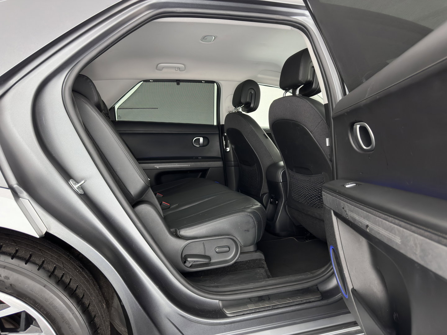 Hyundai IONIQ 5 Lounge 77.4 kWh (INCL-BTW) *AUT | HEATPUMP | LEATHER | BOSE-SOUND | FULL-LED | ADAPTIVE-CRUISE | BLINDSPOT | DIGI-COCKPIT | AMBIENTLIGHT | DAB | SHIFTPADDLES | HEAD-UP | NAVI-FULLMAP | KEYLESS | 20 INCH*