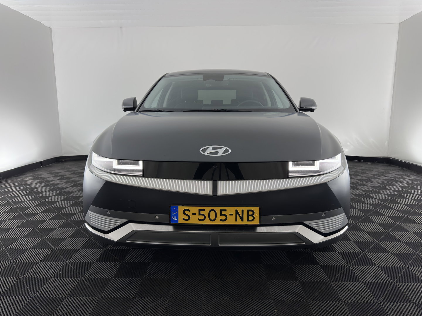 Hyundai IONIQ 5 Lounge 77.4 kWh (INCL-BTW) *AUT | HEATPUMP | LEATHER | BOSE-SOUND | FULL-LED | ADAPTIVE-CRUISE | BLINDSPOT | DIGI-COCKPIT | AMBIENTLIGHT | DAB | SHIFTPADDLES | HEAD-UP | NAVI-FULLMAP | KEYLESS | 20 INCH*