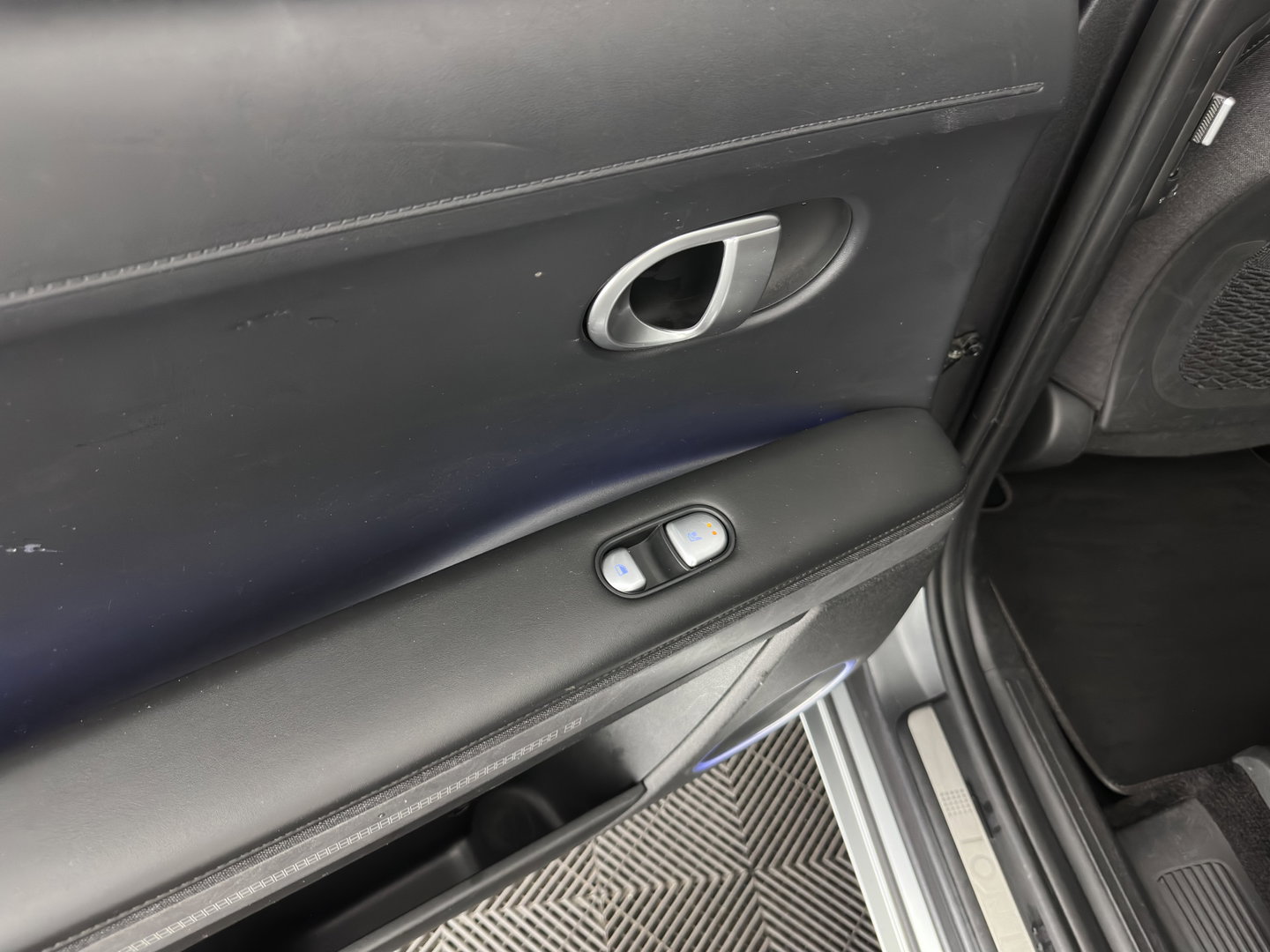 Hyundai IONIQ 5 Lounge 77.4 kWh (INCL-BTW) *AUT | HEATPUMP | LEATHER | BOSE-SOUND | FULL-LED | ADAPTIVE-CRUISE | BLINDSPOT | DIGI-COCKPIT | AMBIENTLIGHT | DAB | SHIFTPADDLES | HEAD-UP | NAVI-FULLMAP | KEYLESS | 20 INCH*