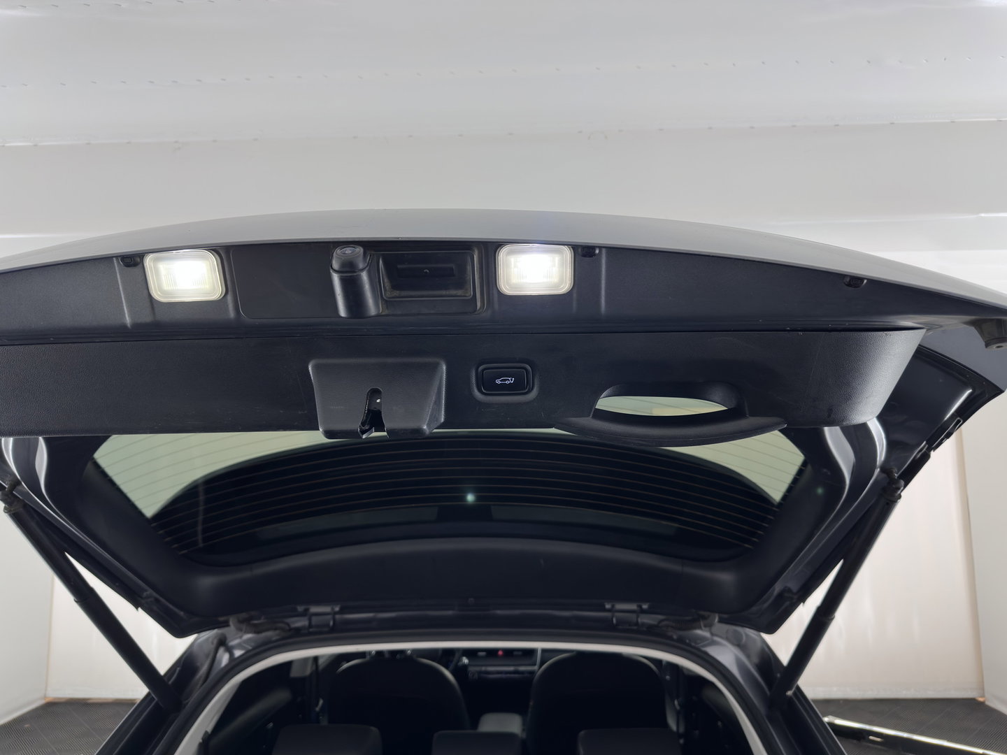 Hyundai IONIQ 5 Lounge 77.4 kWh (INCL-BTW) *AUT | HEATPUMP | LEATHER | BOSE-SOUND | FULL-LED | ADAPTIVE-CRUISE | BLINDSPOT | DIGI-COCKPIT | AMBIENTLIGHT | DAB | SHIFTPADDLES | HEAD-UP | NAVI-FULLMAP | KEYLESS | 20 INCH*