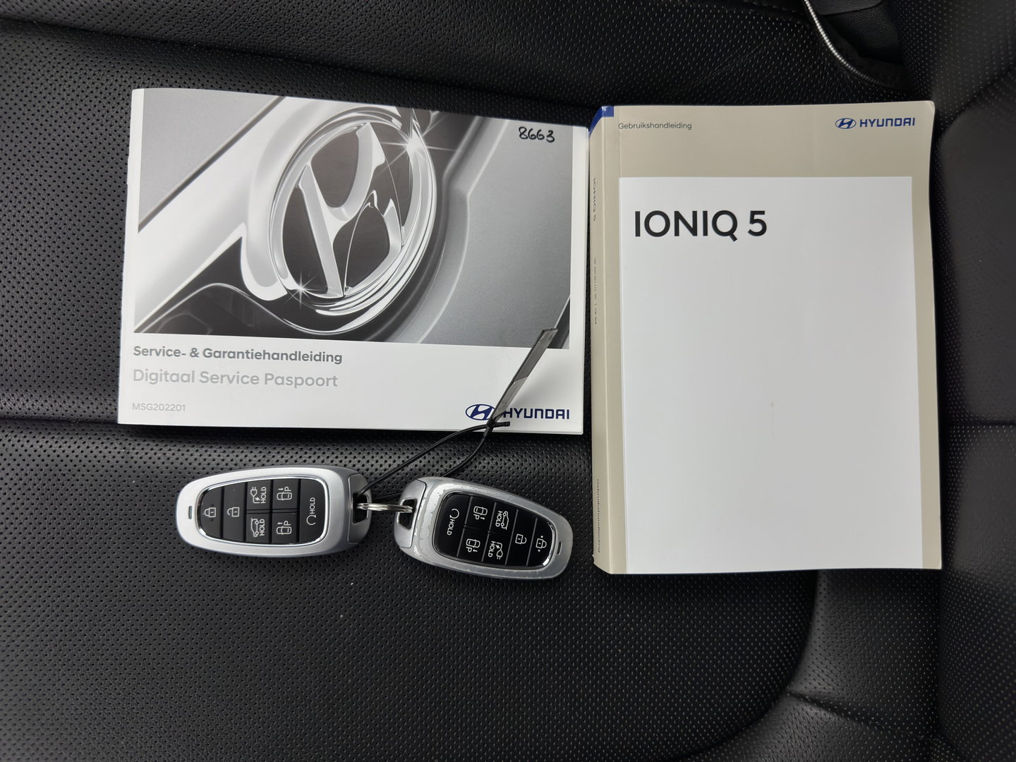 Hyundai IONIQ 5 Lounge 77.4 kWh (INCL-BTW) *AUT | HEATPUMP | LEATHER | BOSE-SOUND | FULL-LED | ADAPTIVE-CRUISE | BLINDSPOT | DIGI-COCKPIT | AMBIENTLIGHT | DAB | SHIFTPADDLES | HEAD-UP | NAVI-FULLMAP | KEYLESS | 20 INCH*