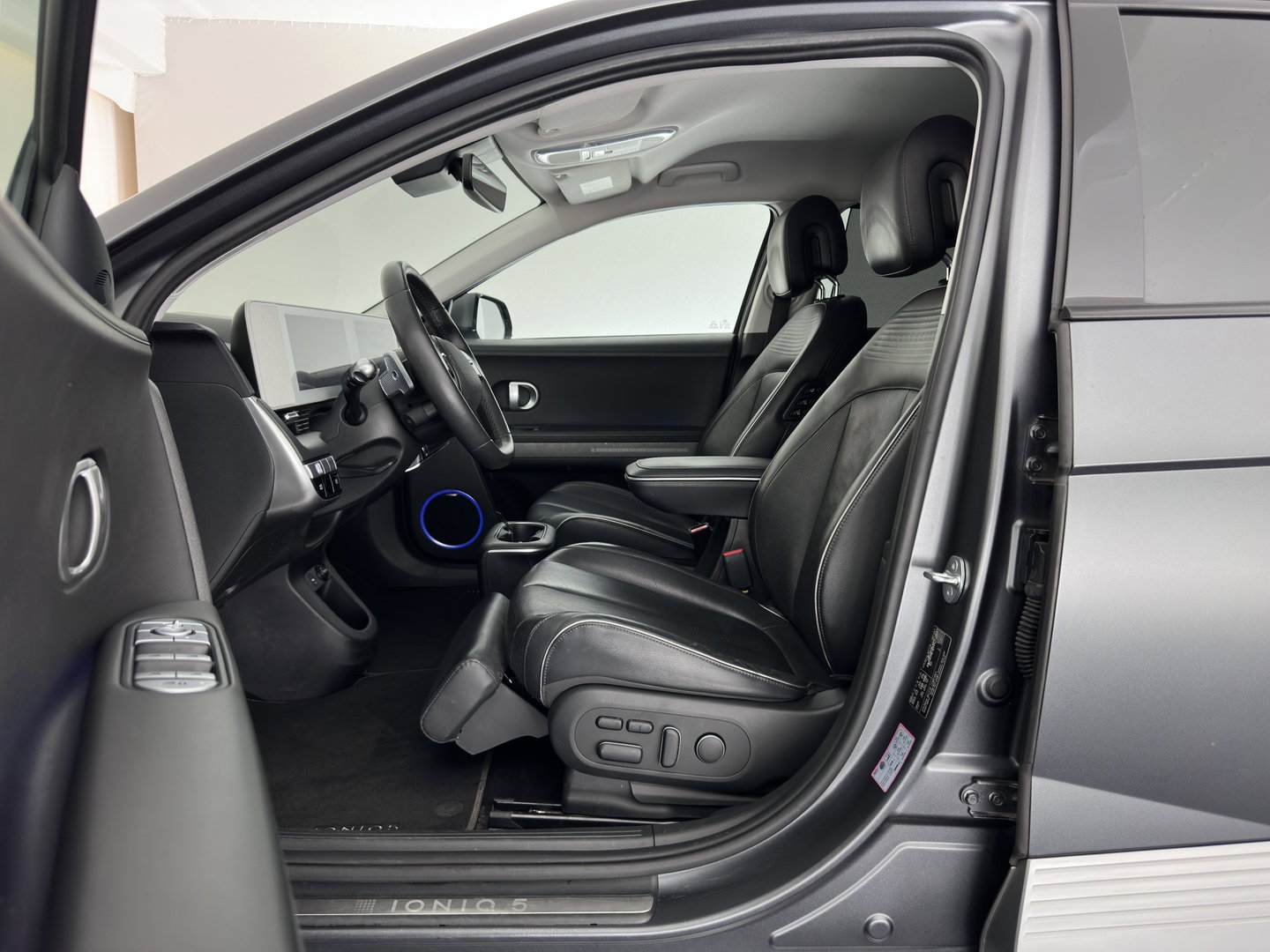 Hyundai IONIQ 5 Lounge 77.4 kWh (INCL-BTW) *AUT | HEATPUMP | LEATHER | BOSE-SOUND | FULL-LED | ADAPTIVE-CRUISE | BLINDSPOT | DIGI-COCKPIT | AMBIENTLIGHT | DAB | SHIFTPADDLES | HEAD-UP | NAVI-FULLMAP | KEYLESS | 20 INCH*