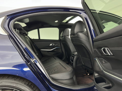 BMW 3-serie 320e M-Sport-Styling Business Edition Plus (Plug-In) {SoH-88%} (INCL-BTW) Aut. * PANO | LEATHER | FULL-LED | HEATED-SPORTSEATS | NAVI-FULLMAP | KEYLESS | PRIVACY-GLASS | HIFI-SOUND | ECC | PDC | SHIFTPADDLES | DAB | CARPLAY |  CRUISE | 19''ALU*